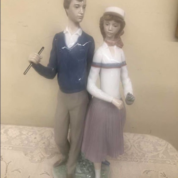 Lladro retired golfing couple original box.  No chips. Excellent condition - Picture 6 of 11